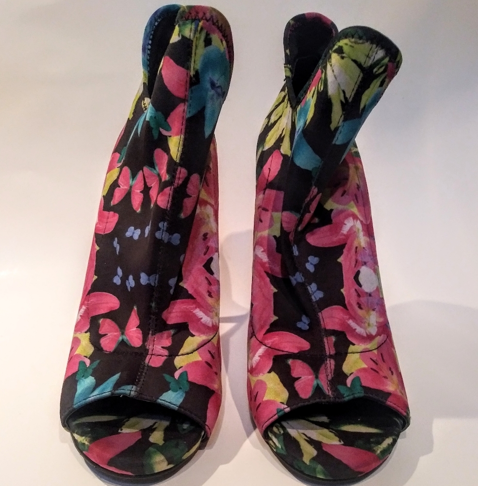 Steve Madden Open Toe Floral Heels